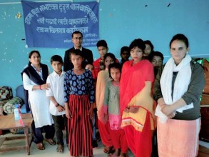 बैतडीको दोगडाकेदारमा टुहुरा बालबालिकालाई पढाई खर्च वितरण 